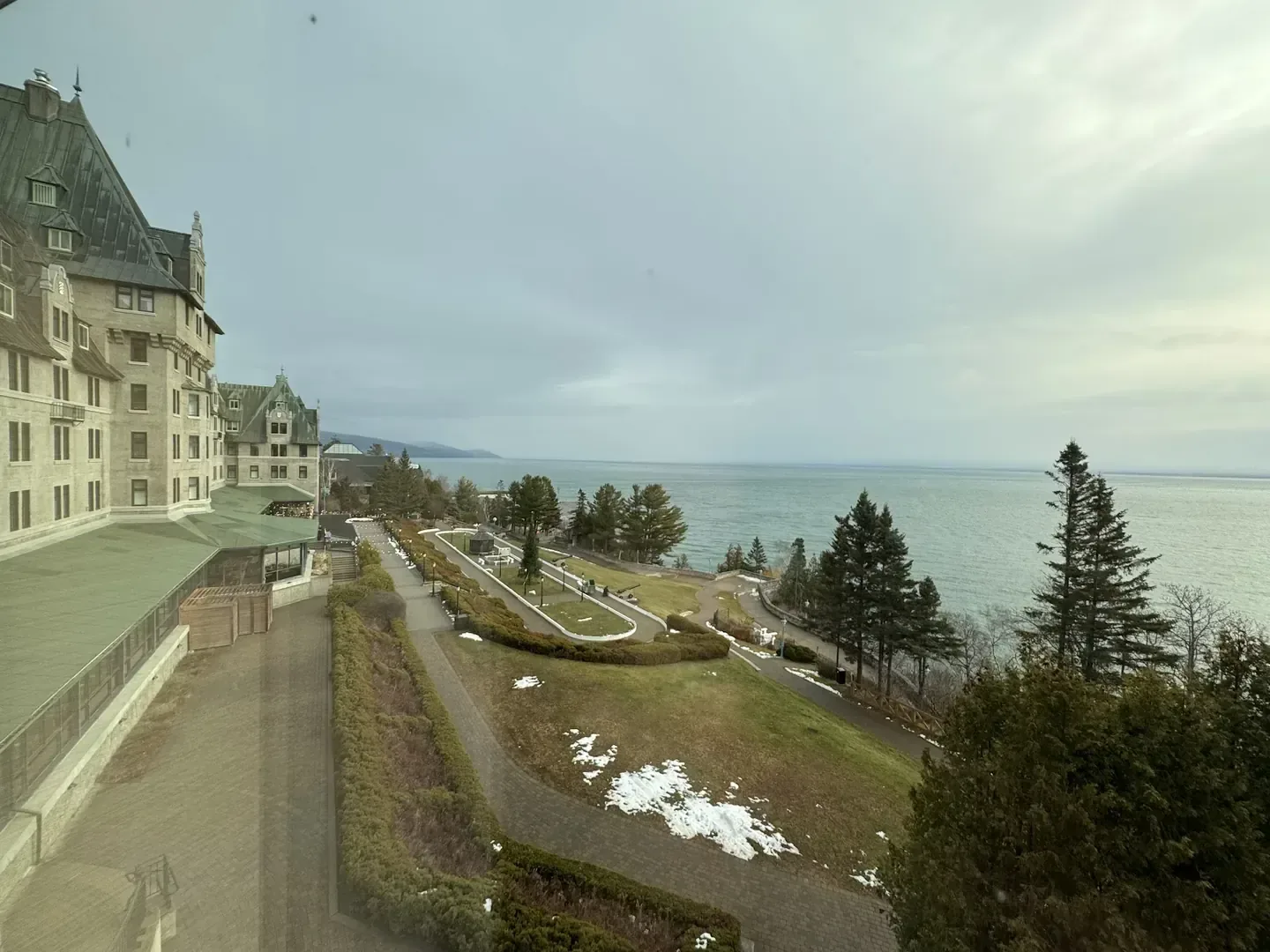 Fairmont Le Manoir Richelieu and the shoreline at La Malbaie